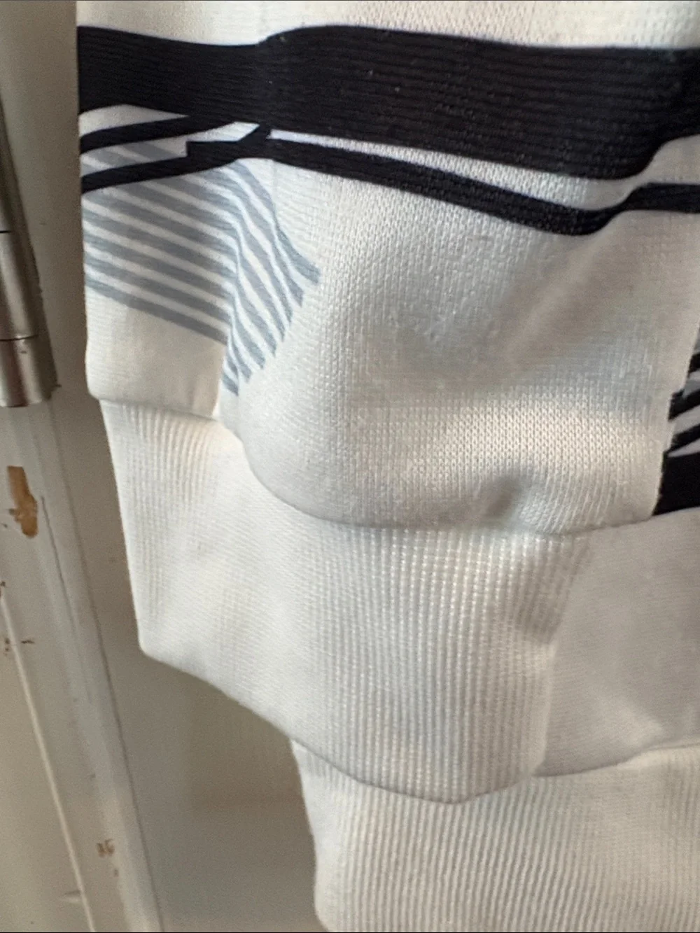Wanakgme Men’s White & Black Striped Hooded Sweatshirt Size XL EXCLUSIVE